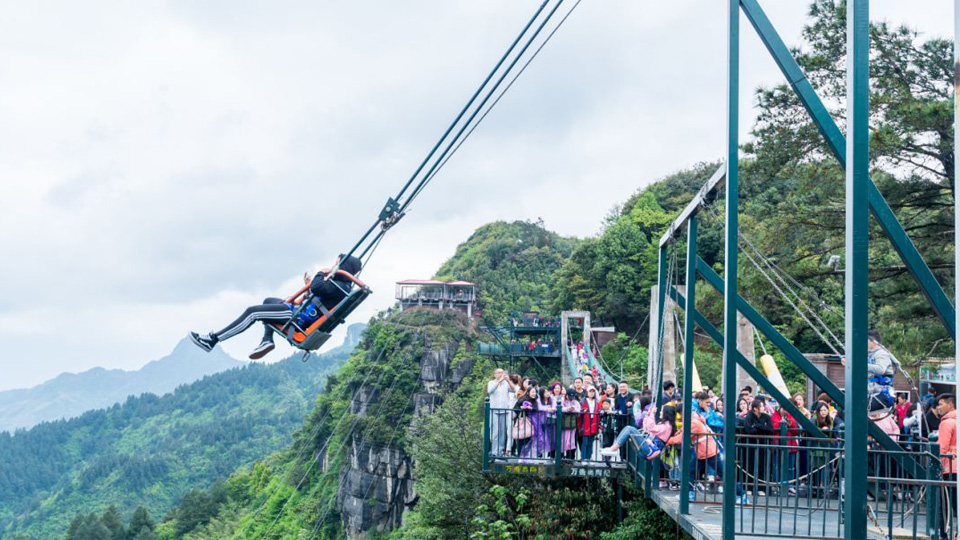 高空秋千 f976f1e5e7704c2b26f1d1a81fe9e860.jpg