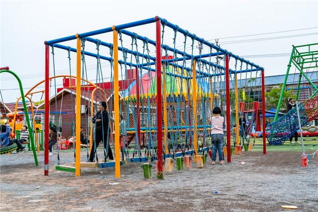 鼎創(chuàng)游樂分享 | 為什么無動力親子游樂園設(shè)備那么受歡迎