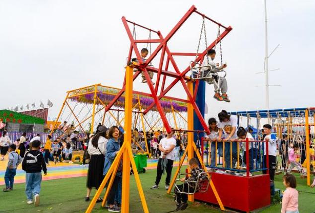 無動力拓展樂園里面主要有哪些設(shè)備